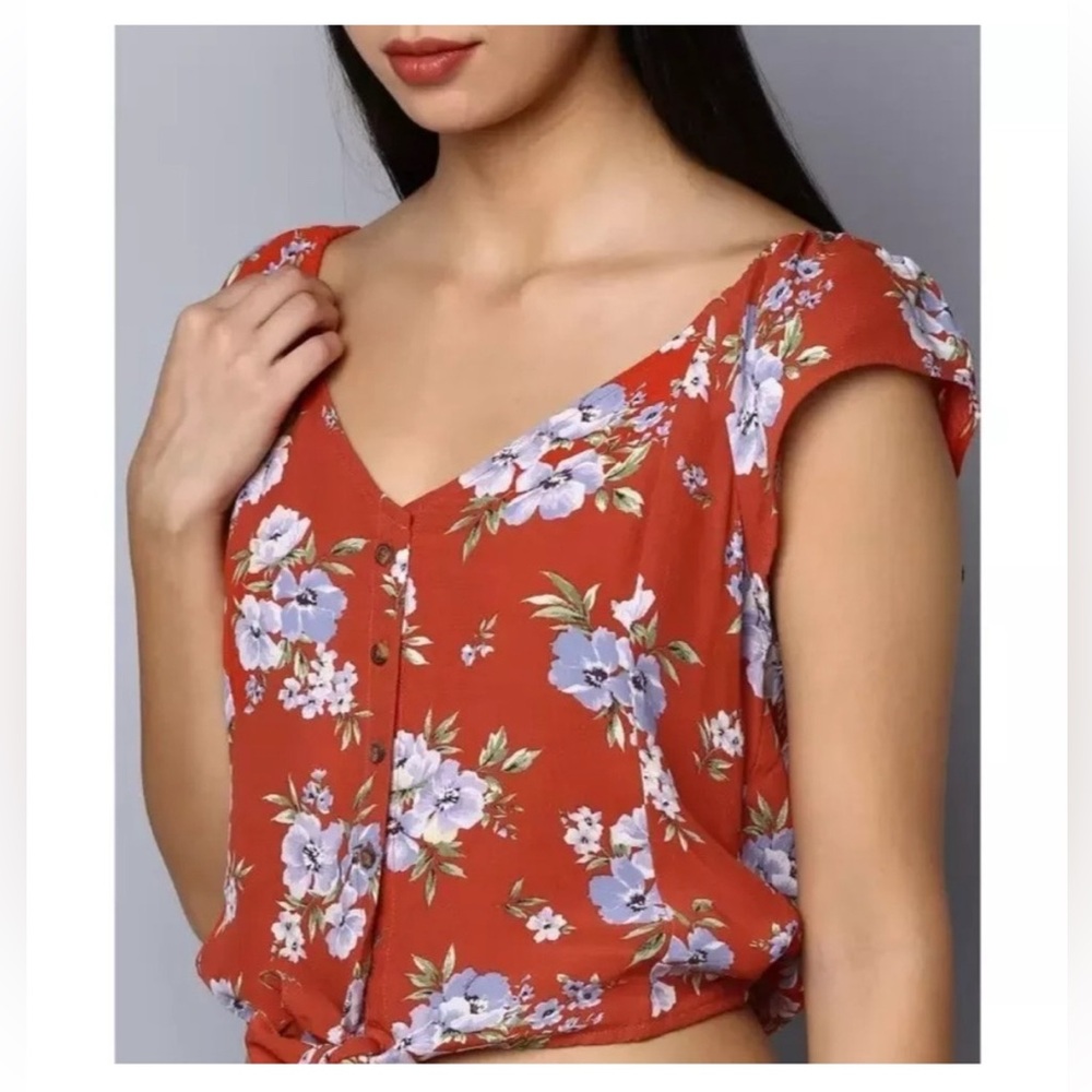 American Eagle  Women’s Floral Tie FrontButton Up Cropped Shirt (Size XS)